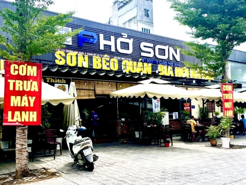 Cơm trưa văn phòng