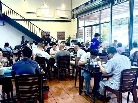 Cơm trưa văn phòng